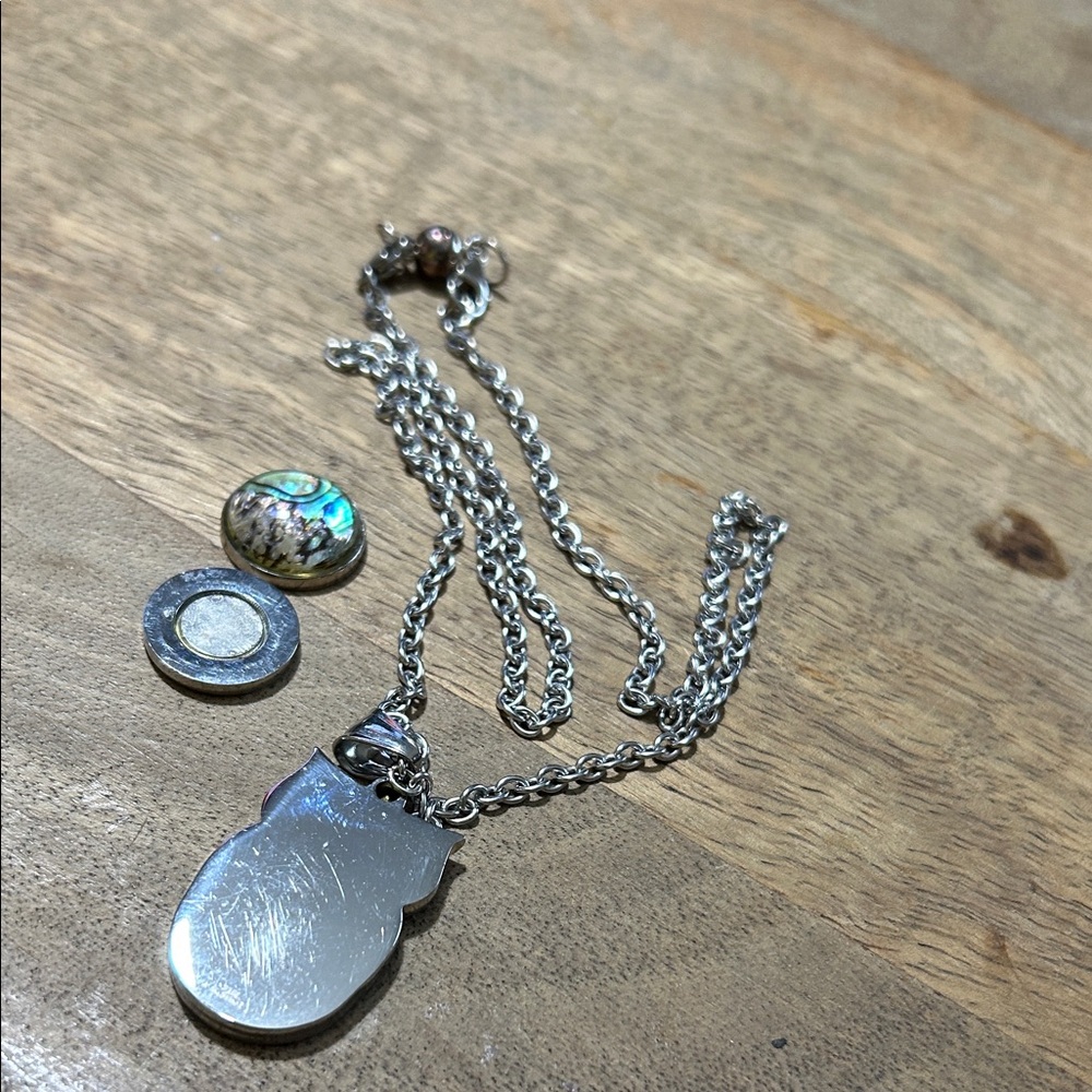 Silver Owl Pendant Necklace with magnetic switch outs - Picture 11 of 11